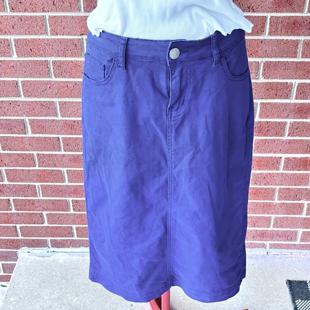 Inherit Woman’s size 10 Comfortable Classic Blue Denim Skirt